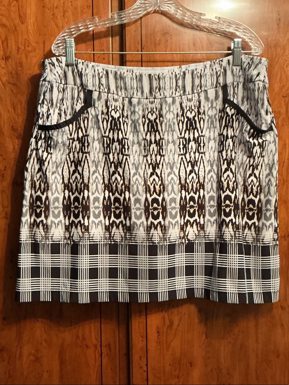 Black and White Patterned skort with Pocket Trim
